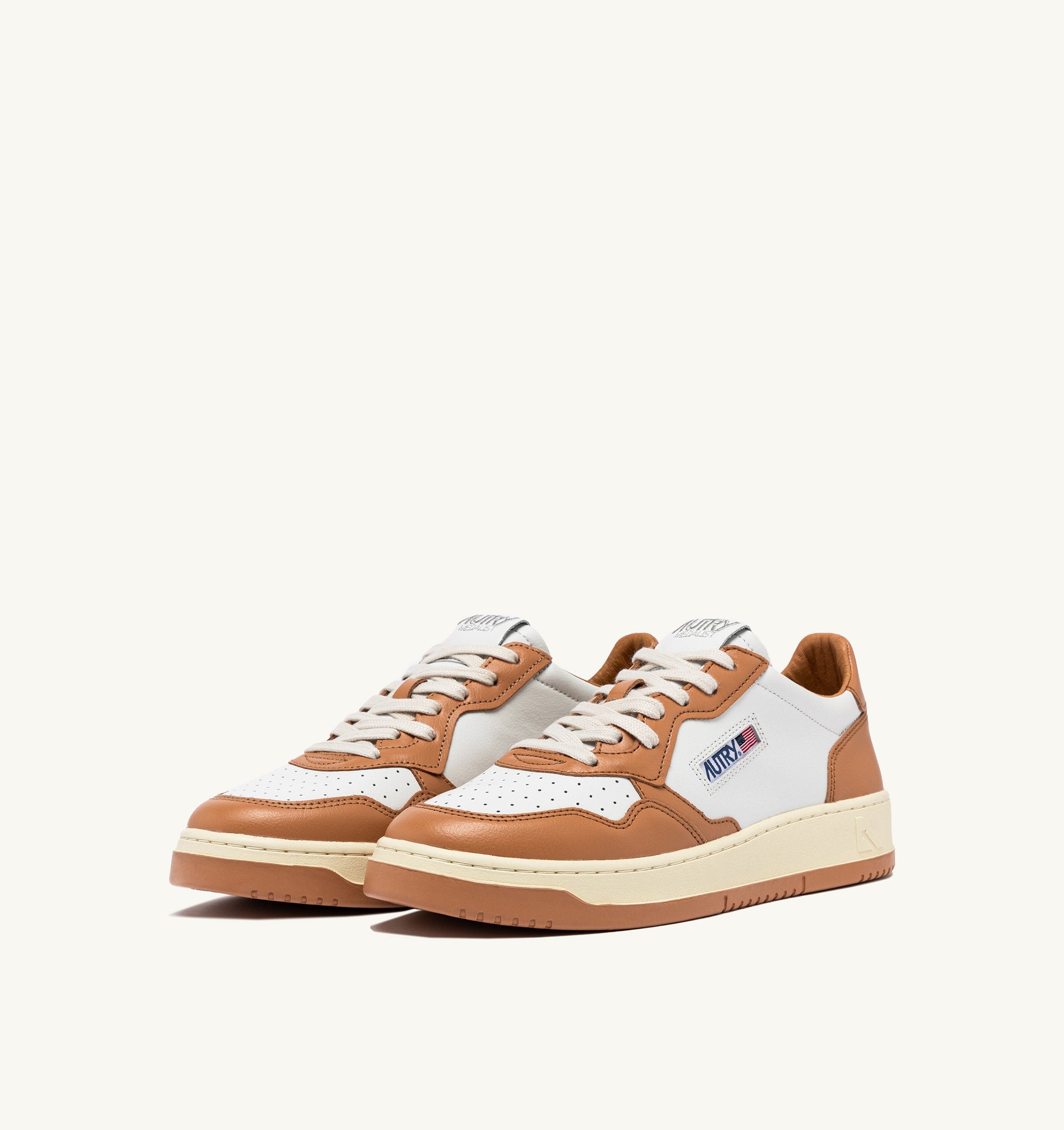 AUTRY - MEDALIST LOW LEATHER SNEAKER WB53 - LEAT/LEAT WHT/SNDSTRM (MEN) - ASTOREHERE