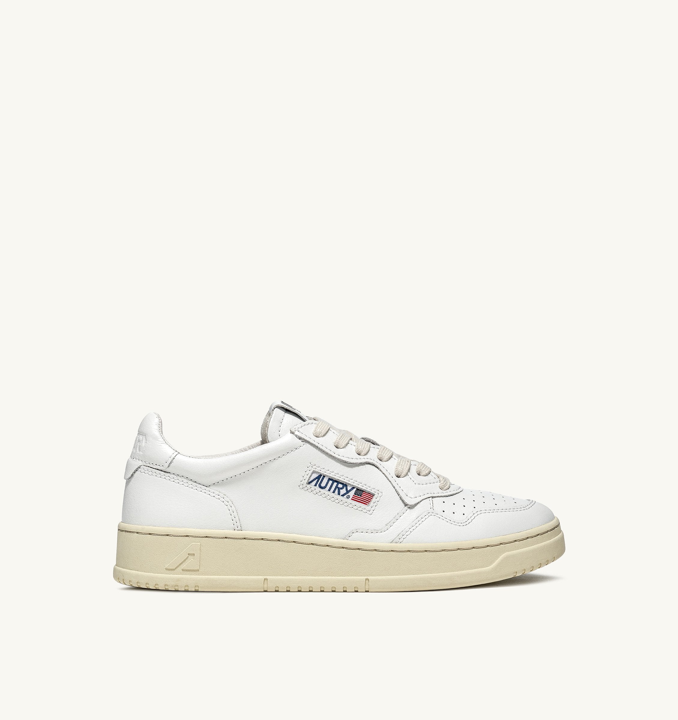 AUTRY - MEDALIST LOW SNEAKERS IN WHITE LEATHER (Women) - ASTOREHERE