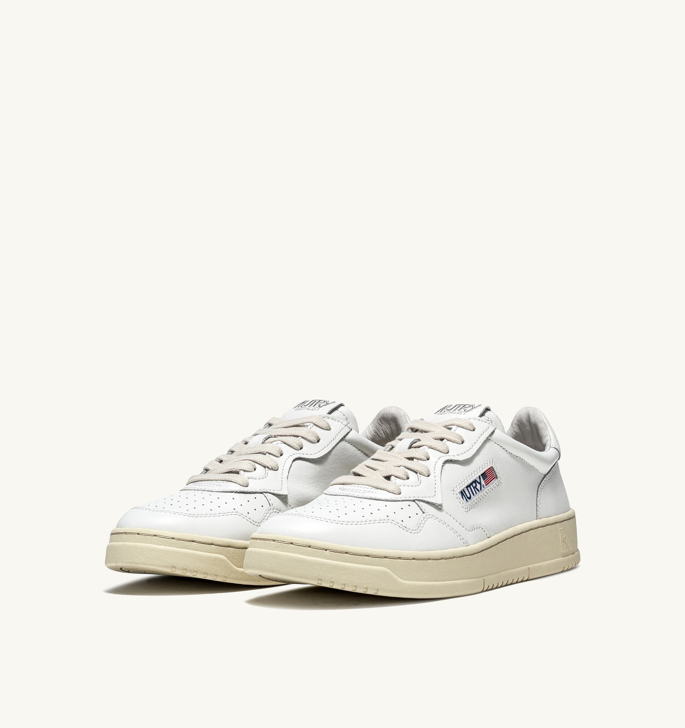 AUTRY - MEDALIST LOW SNEAKERS IN WHITE LEATHER (Men) - ASTOREHERE