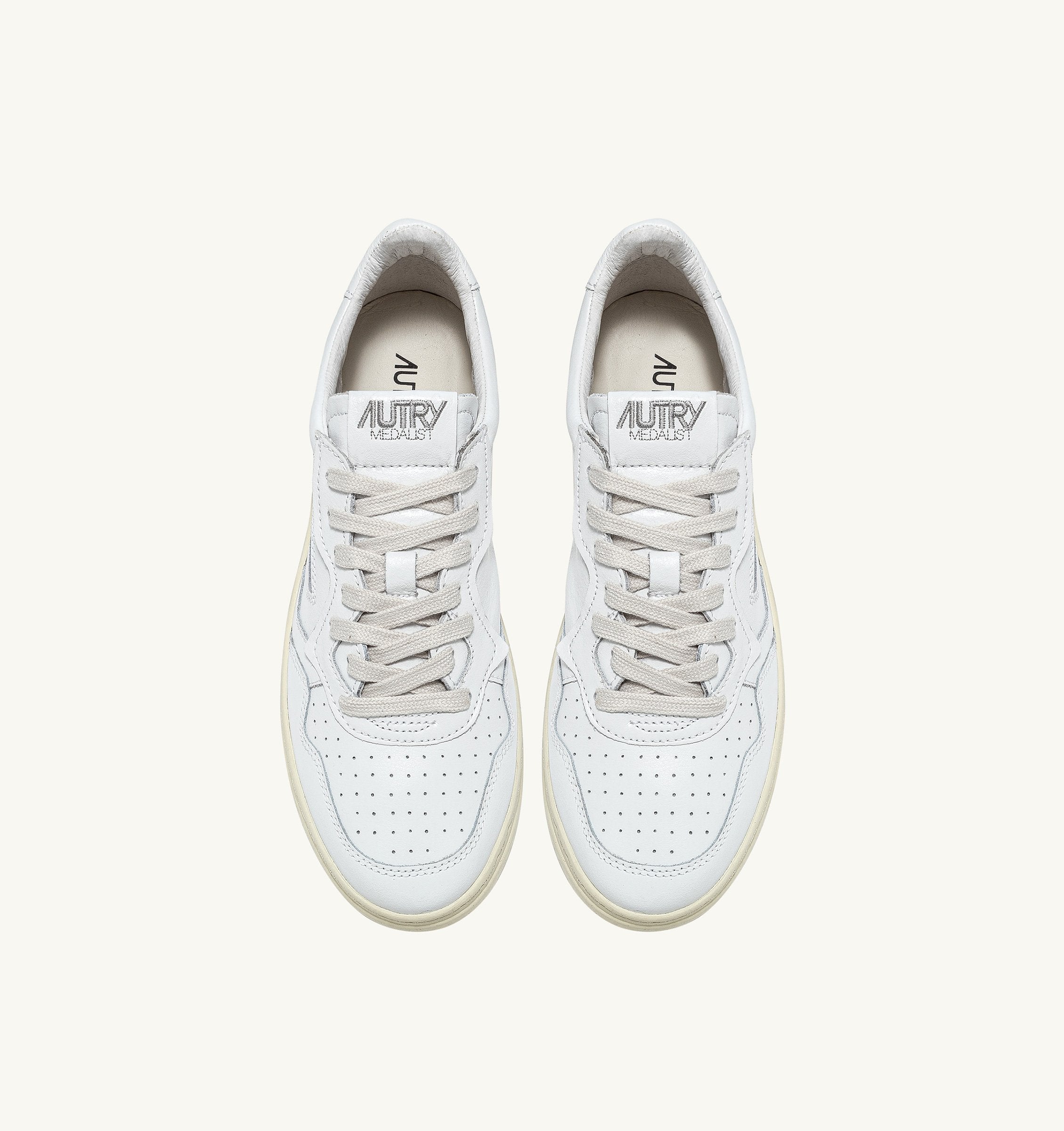 AUTRY - MEDALIST LOW SNEAKERS IN WHITE LEATHER (Women) - ASTOREHERE