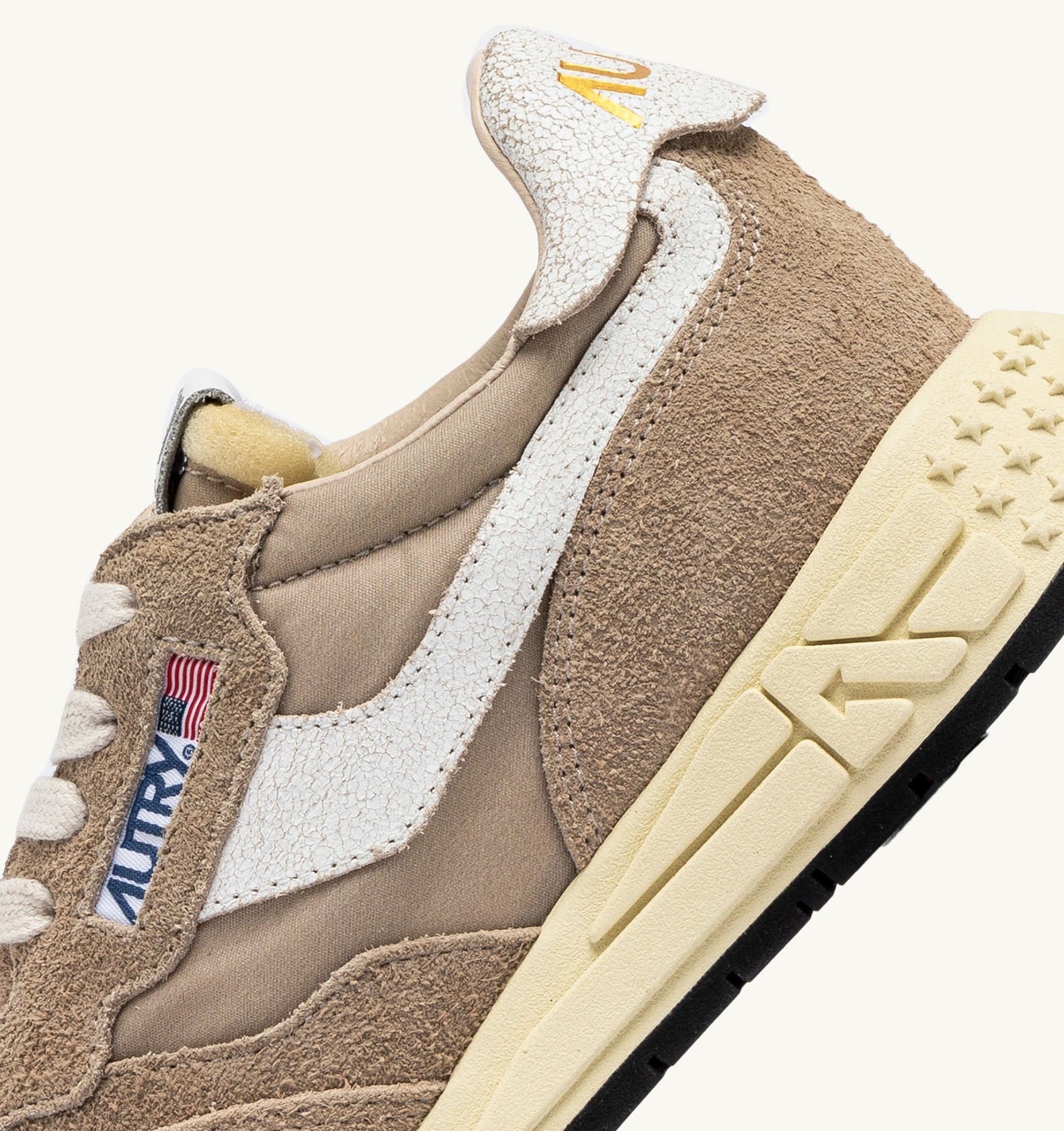 AUTRY - REELWIND LOW SNEAKERS IN PEPPER AND WHITE CRACKED LEATHER AND NYLON (Women) - ASTOREHERE