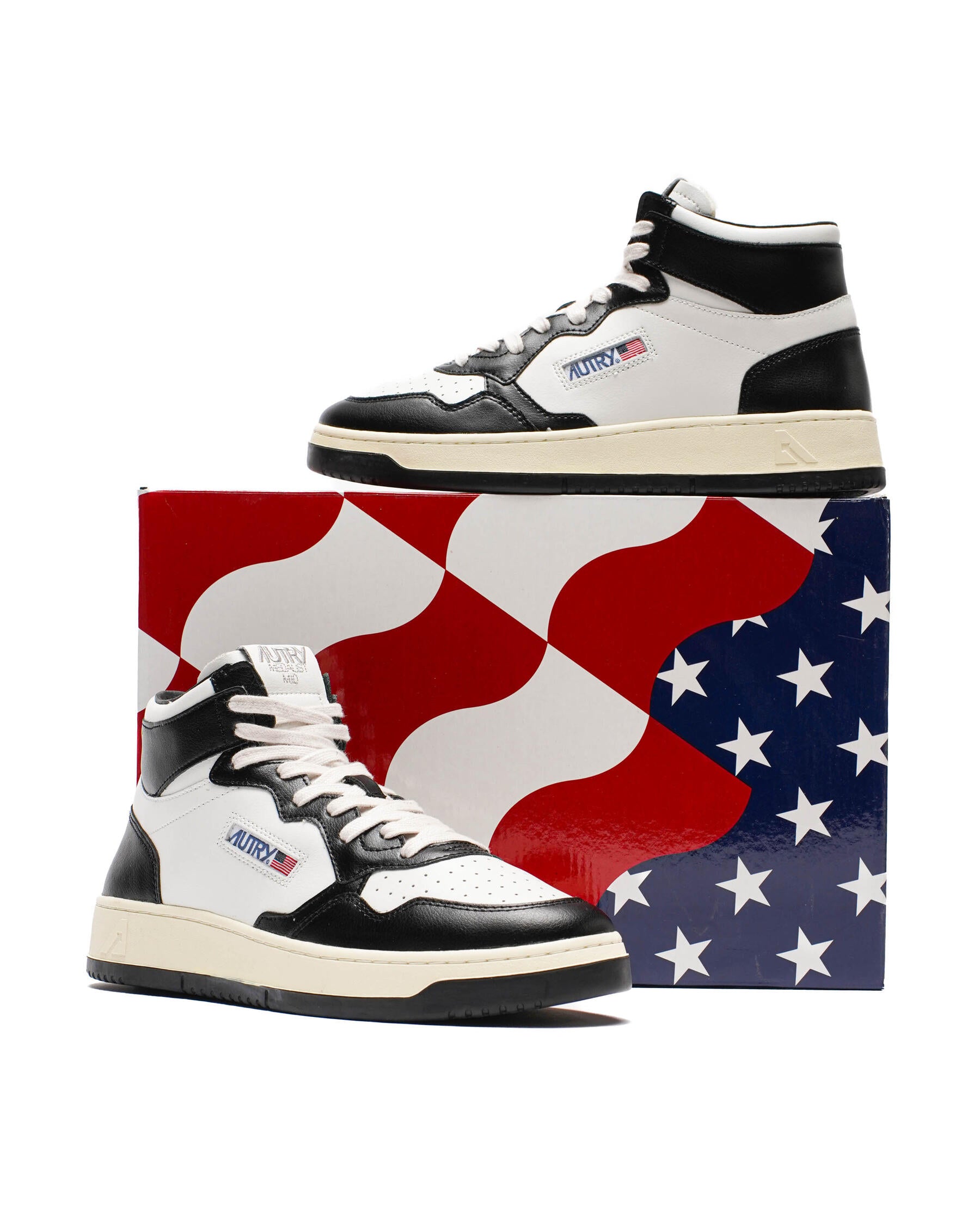 AUTRY - MEDALIST MID BICOLOR SNEAKERS IN WHITE AND BLACK LEATHER (Men) - ASTOREHERE