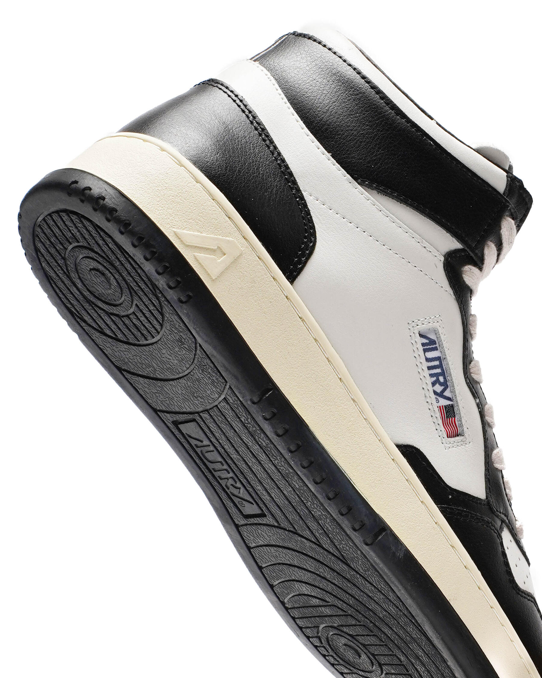 AUTRY - MEDALIST MID BICOLOR SNEAKERS IN WHITE AND BLACK LEATHER (Men) - ASTOREHERE