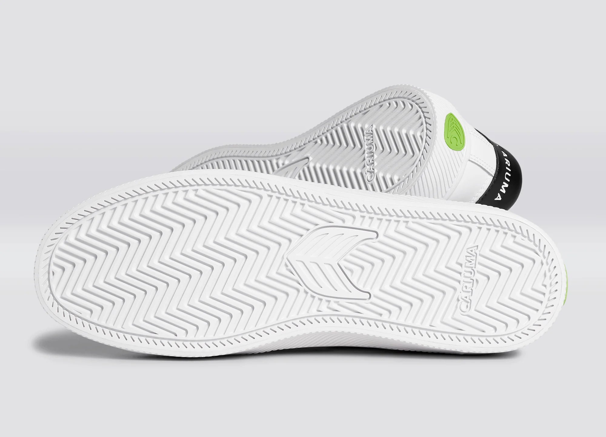 Cariuma - Salvas White LWG Leather/Black (Women) - ASTOREHERE