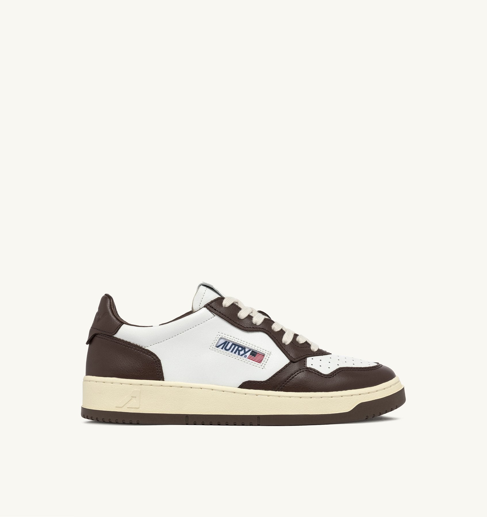 AUTRY - MEDALIST LOW BICOLOR SNEAKERS IN WHITE AND CHESTNUT LEATHER (Women) - ASTOREHERE
