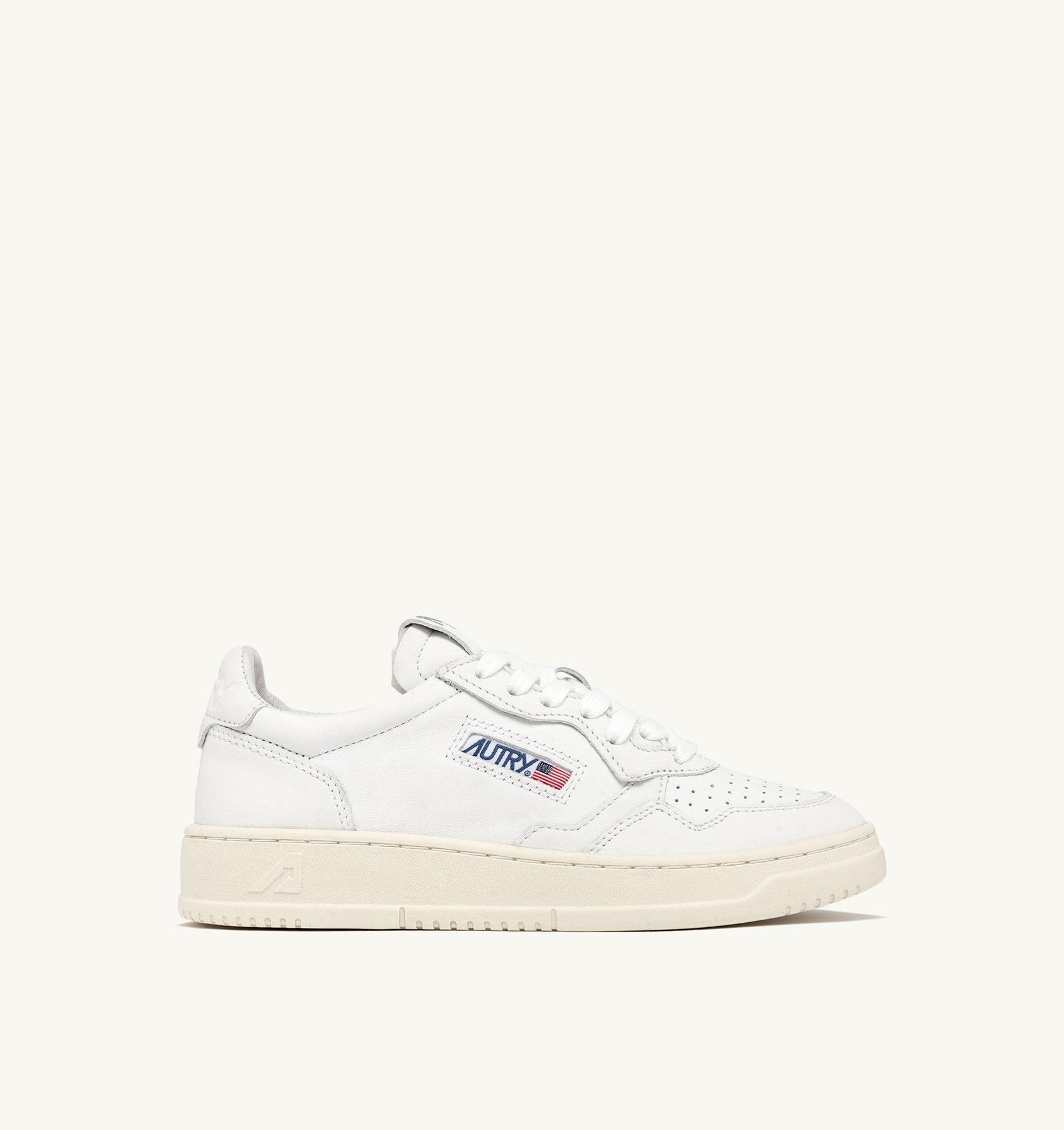 AUTRY - MEDALIST LOW SNEAKERS IN SUPER-SOFT WHITE NAPPA (Men) - ASTOREHERE