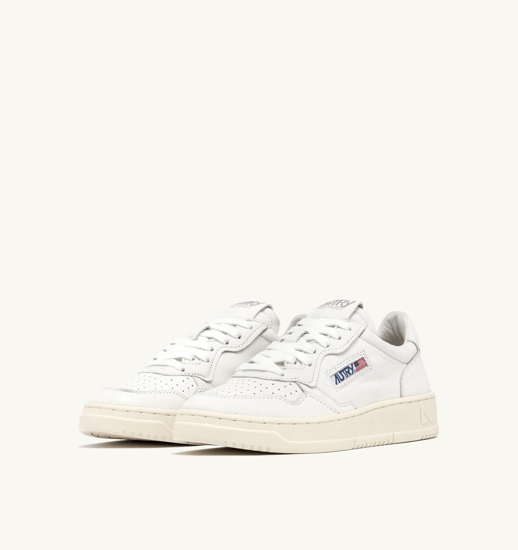 AUTRY - MEDALIST LOW SNEAKERS IN SUPER-SOFT WHITE NAPPA (Men) - ASTOREHERE
