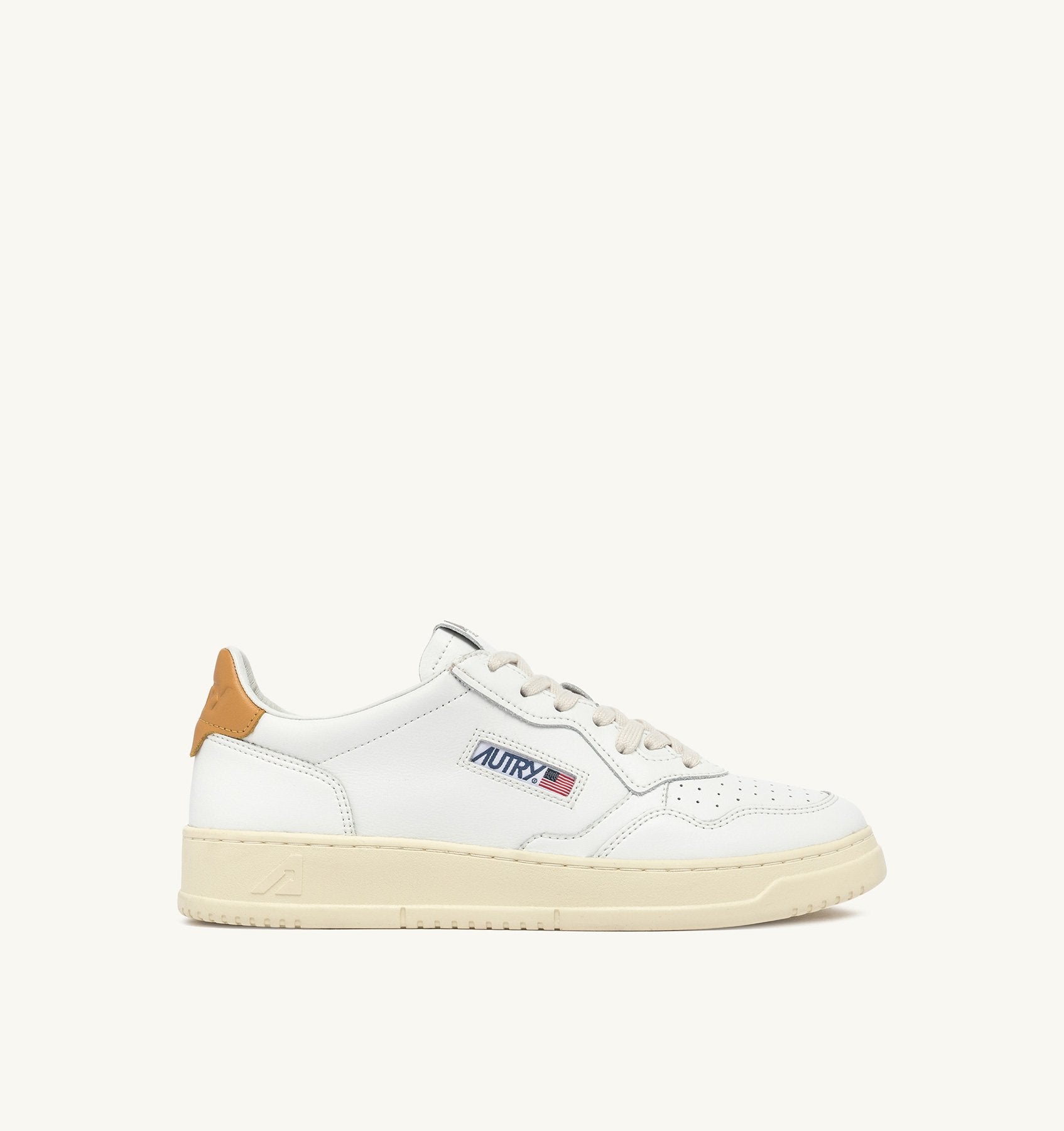AUTRY - MEDALIST LOW SNEAKERS IN WHITE AND HONEY-YELLOW LEATHER (Men) - ASTOREHERE