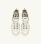 AUTRY - MEDALIST LOW SNEAKERS IN WHITE AND HONEY-YELLOW LEATHER (Men) - ASTOREHERE
