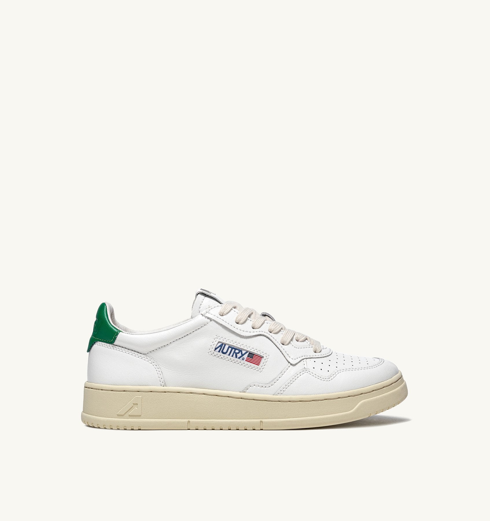 AUTRY - MEDALIST LOW SNEAKERS IN WHITE AND GREEN LEATHER (Women) - ASTOREHERE