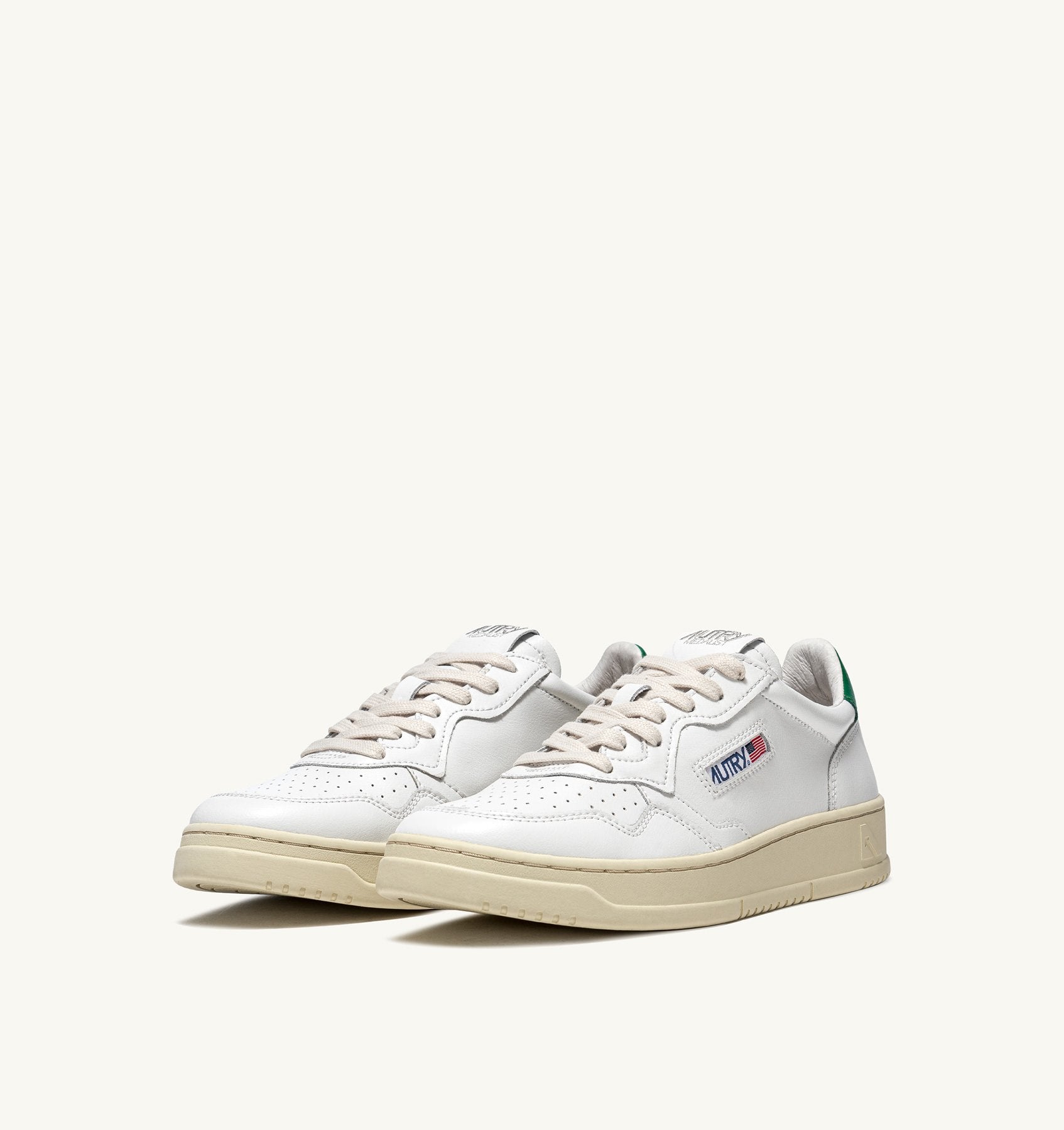 AUTRY - MEDALIST LOW SNEAKERS IN WHITE AND GREEN LEATHER (Men) - ASTOREHERE