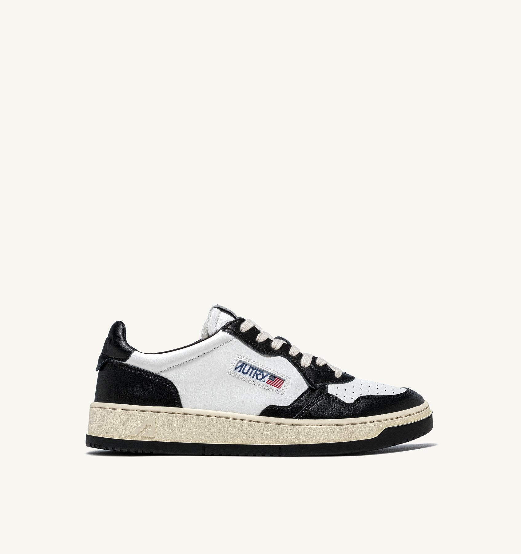 AUTRY - MEDALIST LOW BICOLOR SNEAKERS IN WHITE AND BLACK LEATHER (Women) - ASTOREHERE