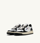 AUTRY - MEDALIST LOW BICOLOR SNEAKERS IN WHITE AND BLACK LEATHER (Women) - ASTOREHERE