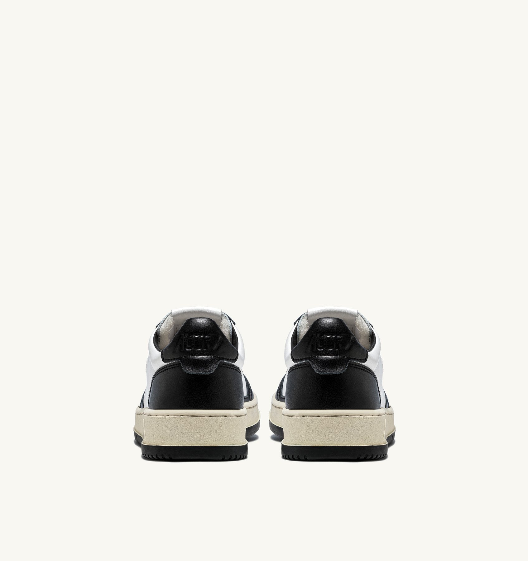 AUTRY - MEDALIST LOW BICOLOR SNEAKERS IN WHITE AND BLACK LEATHER (Women) - ASTOREHERE