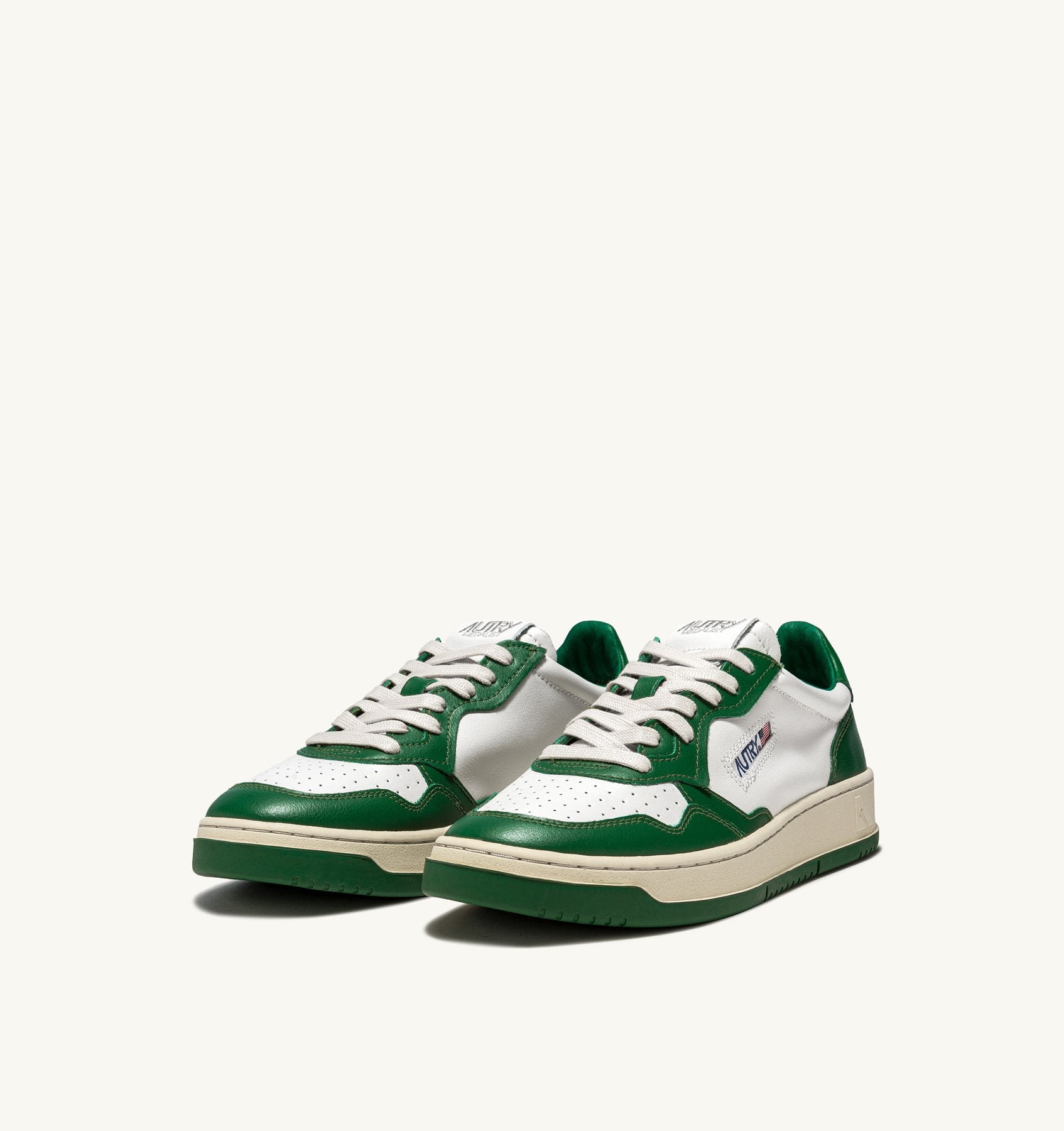 AUTRY - MEDALIST LOW BICOLOR SNEAKERS IN WHITE AND GREEN LEATHER (Women) - ASTOREHERE
