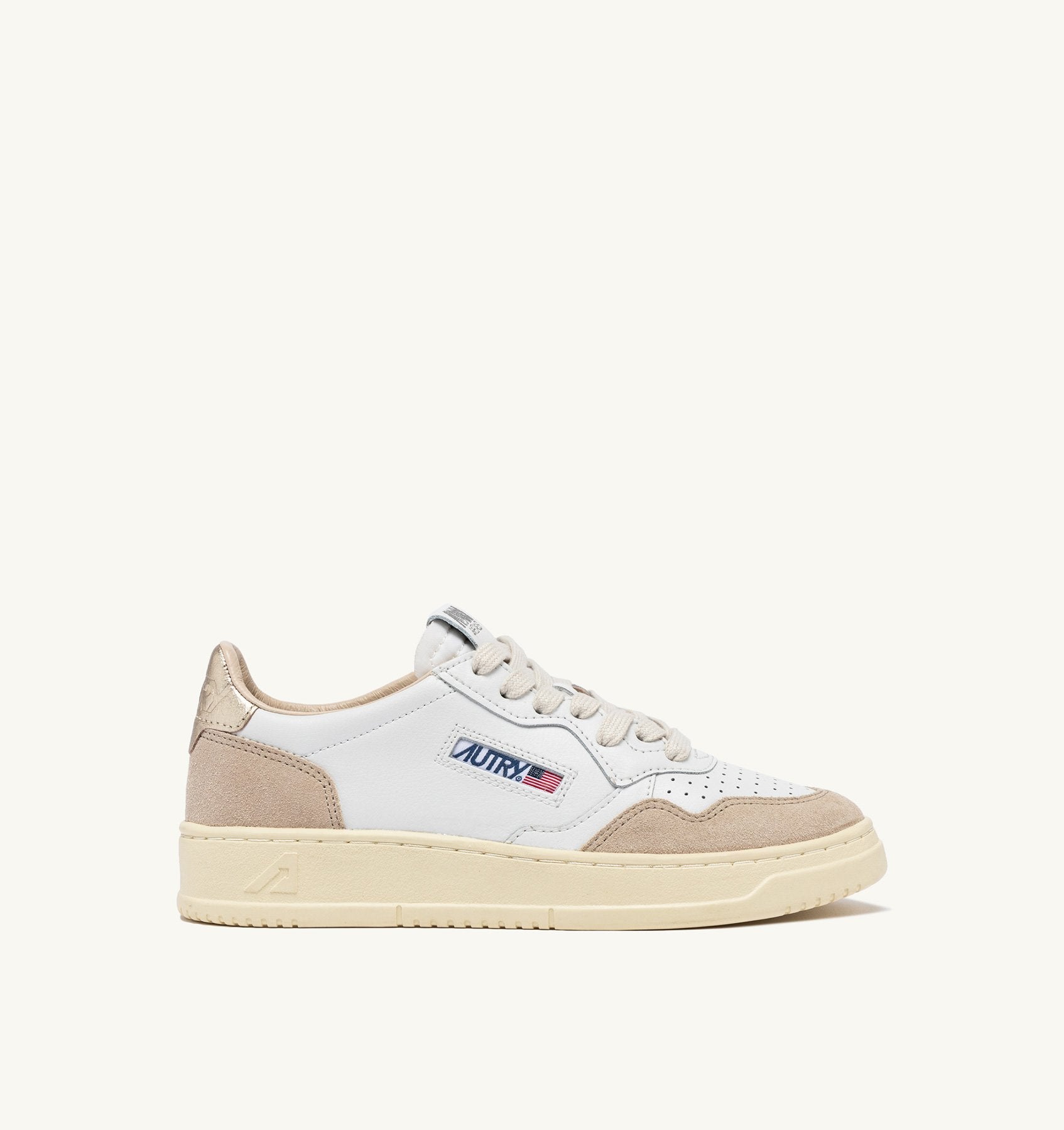 【関税&送料込】Autry Medalist Sneakers White Gold Autry Medalist Low Sneakers In White Leather And Details In
