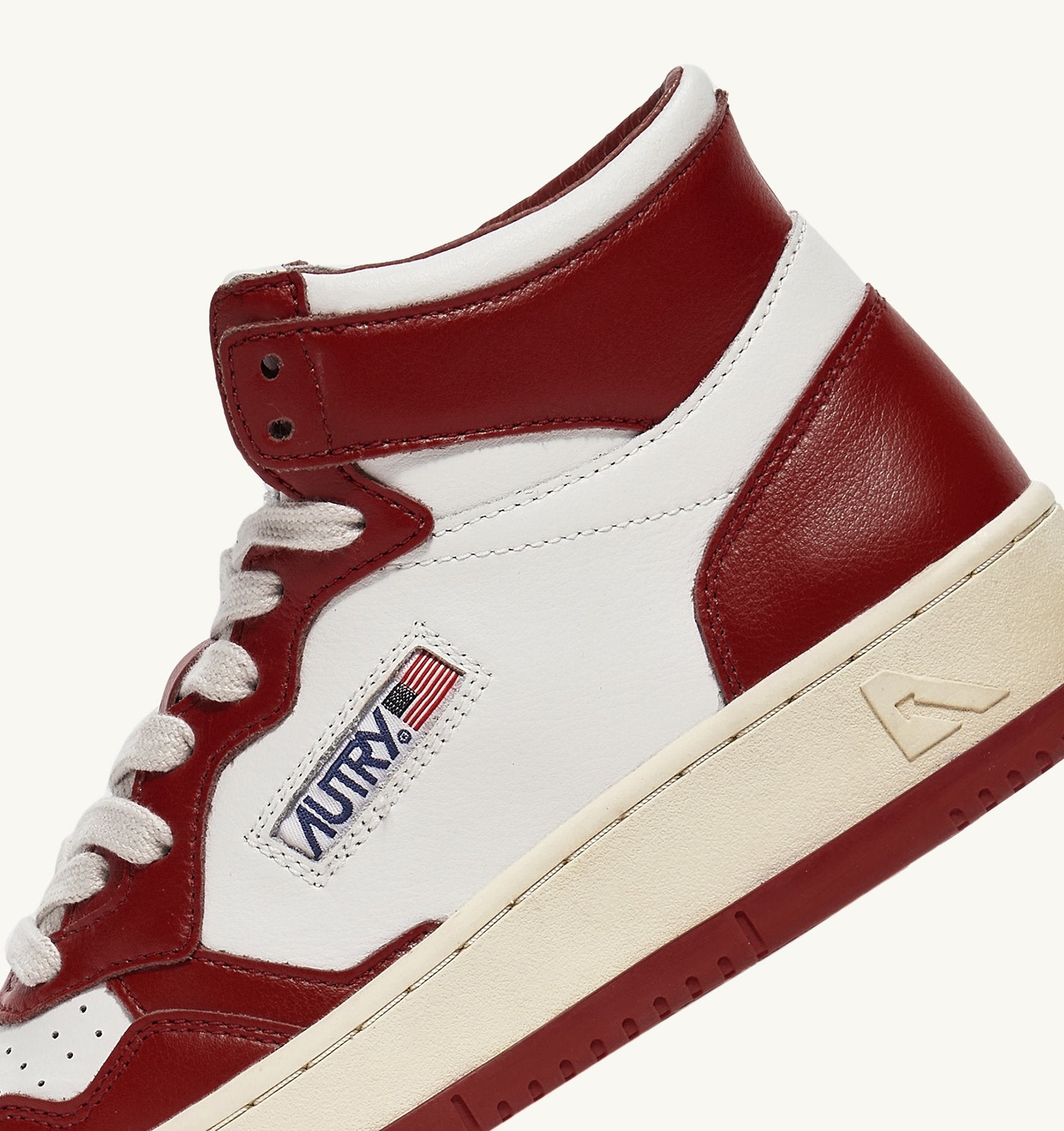 AUTRY - MEDALIST MID BICOLOR SNEAKERS IN WHITE AND SYRAH LEATHER (Women) - ASTOREHERE