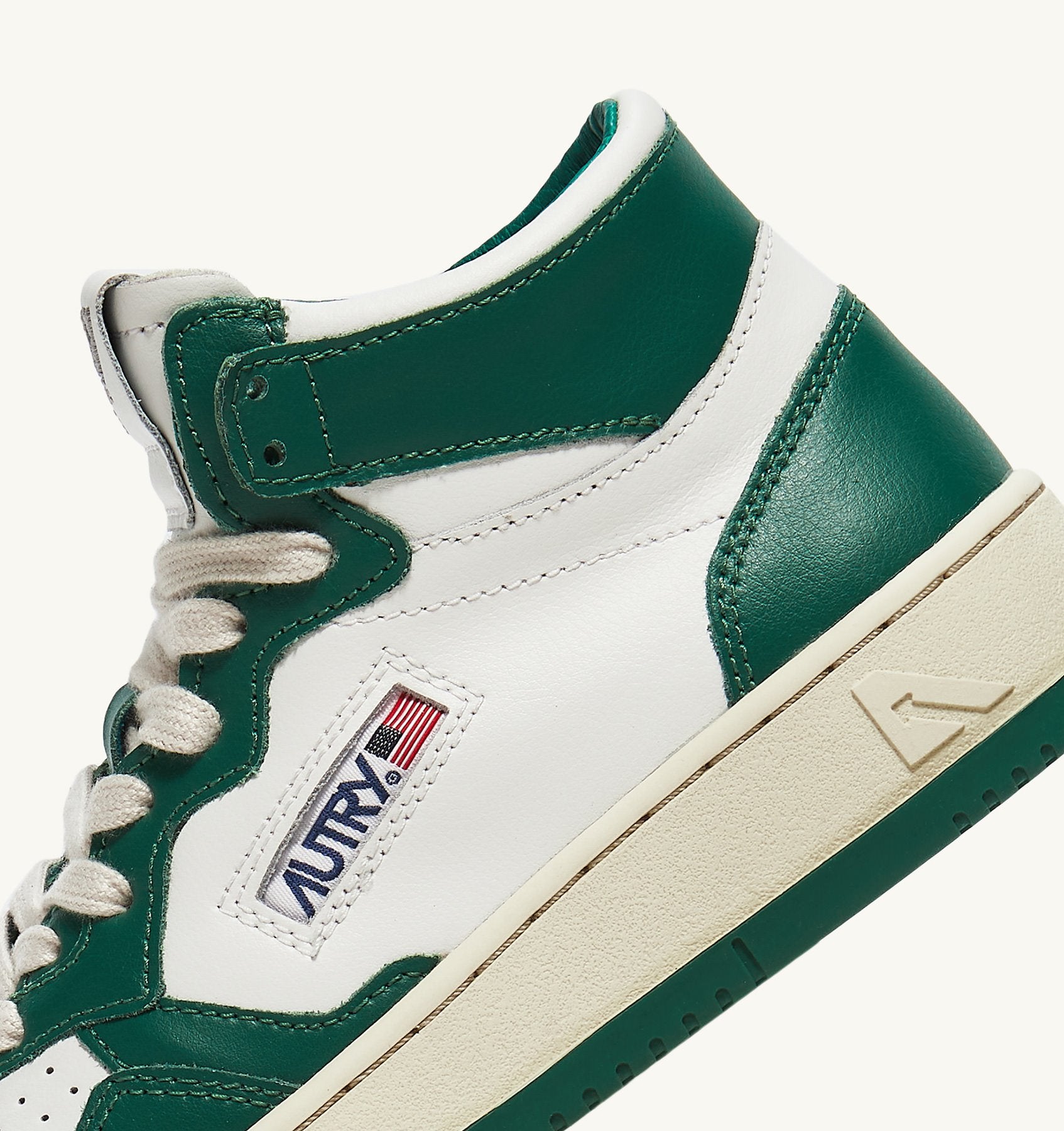 AUTRY - MEDALIST MID BICOLOR SNEAKERS IN WHITE AND GREEN LEATHER (Women) - ASTOREHERE