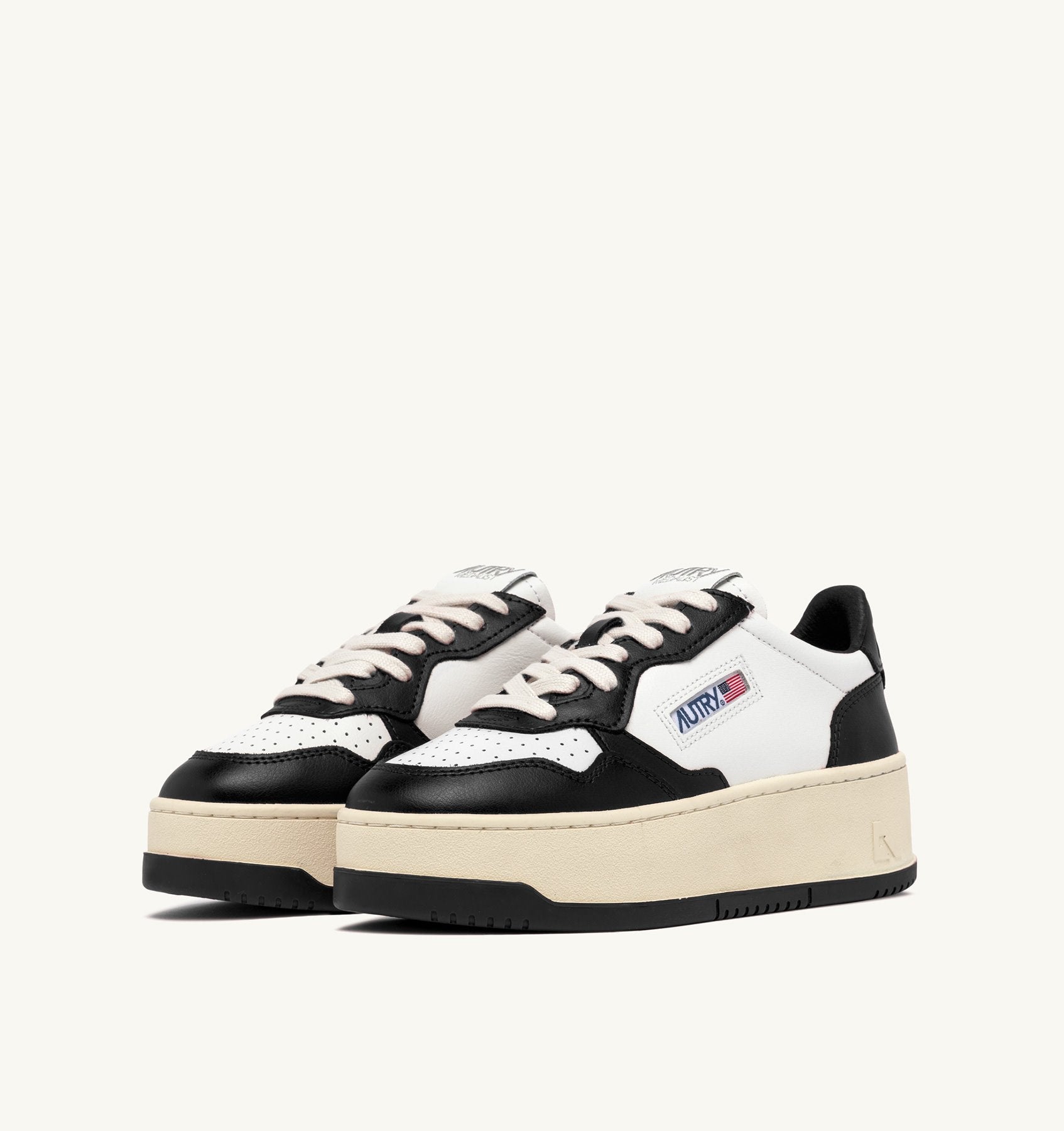 スニーカー Autry Medalist Sneakers In White Black Leather Autry Medalist Platform Sneakers In White And Black Leather