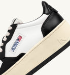 AUTRY - MEDALIST PLATFORM SNEAKERS IN WHITE AND BLACK LEATHER (Women) - ASTOREHERE