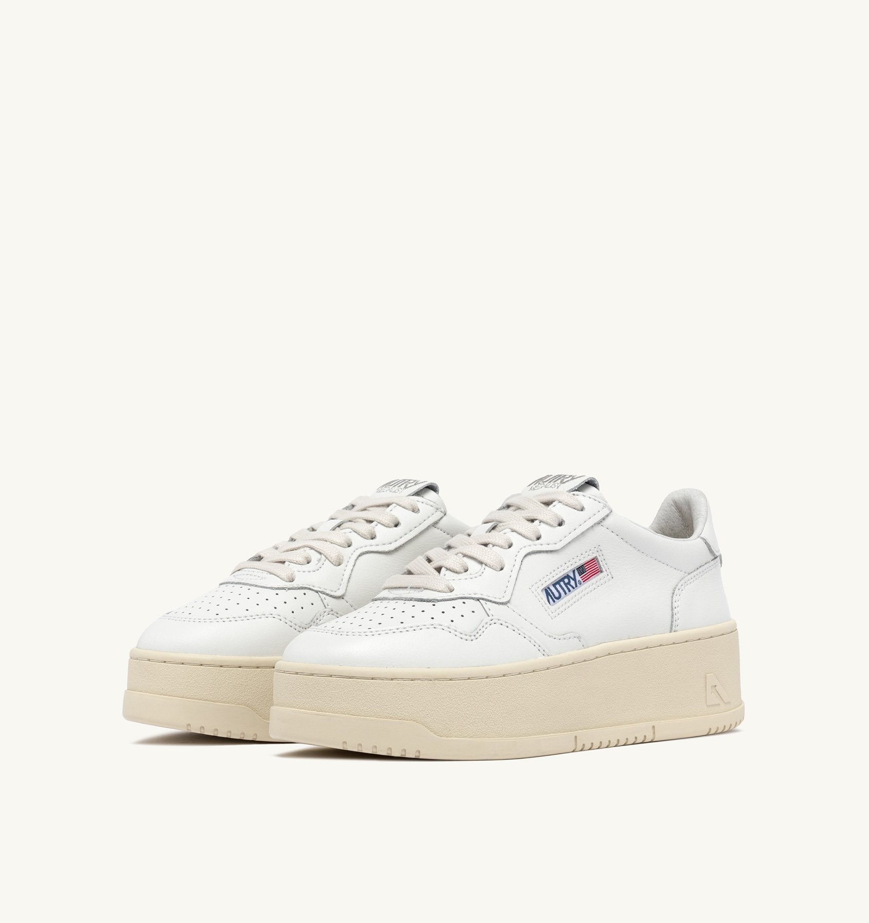 AUTRY - MEDALIST PLATFORM SNEAKERS IN WHITE LEATHER (Women) - ASTOREHERE