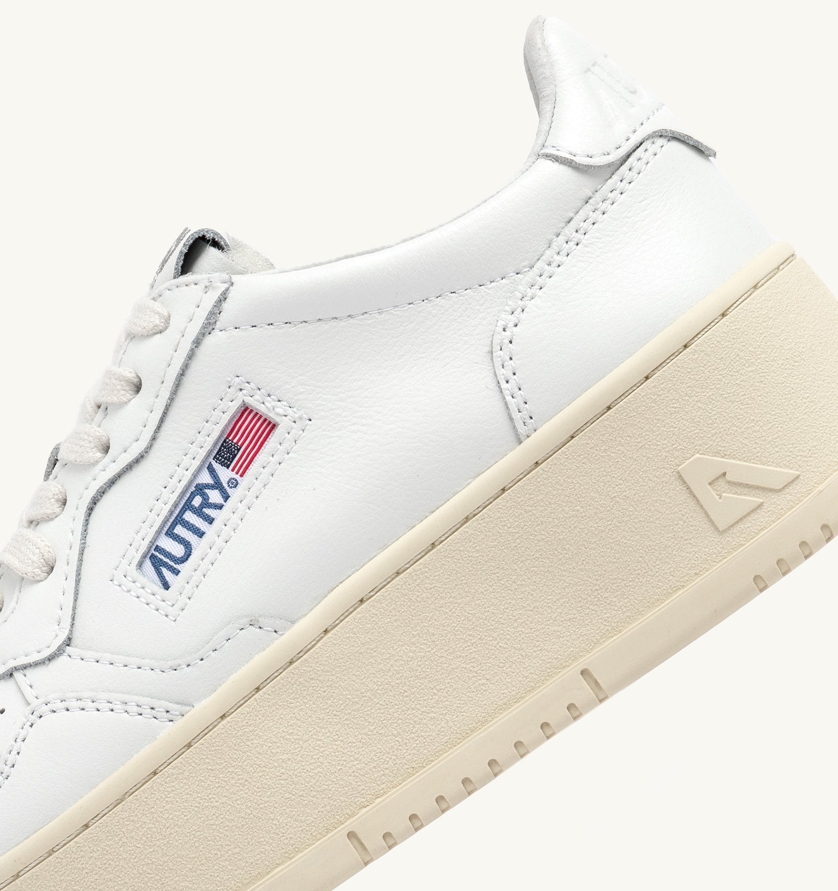 AUTRY - MEDALIST PLATFORM SNEAKERS IN WHITE LEATHER (Women) - ASTOREHERE