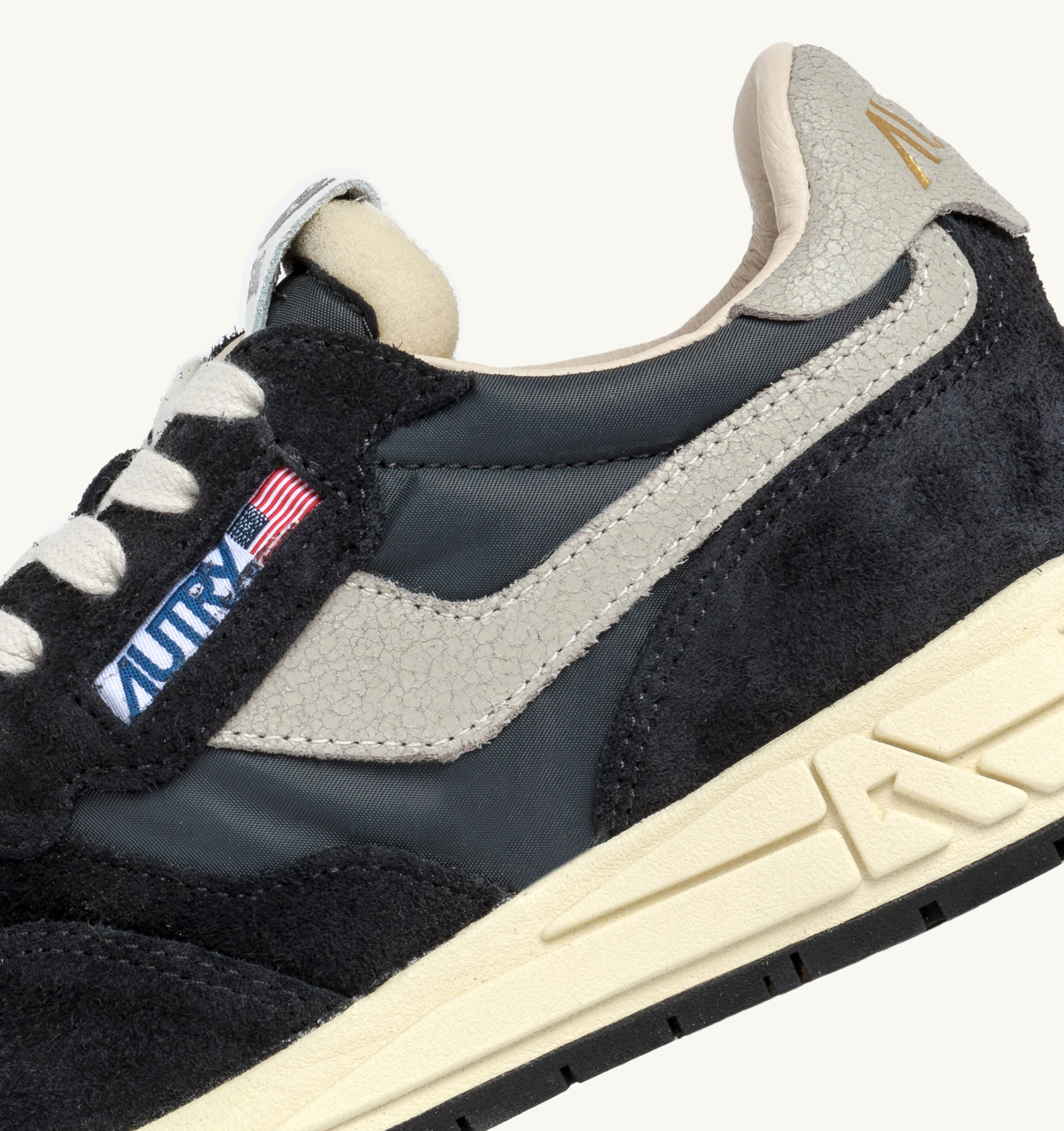 AUTRY - REELWIND LOW SNEAKERS IN BLACK NYLON AND SUEDE (Men) - ASTOREHERE
