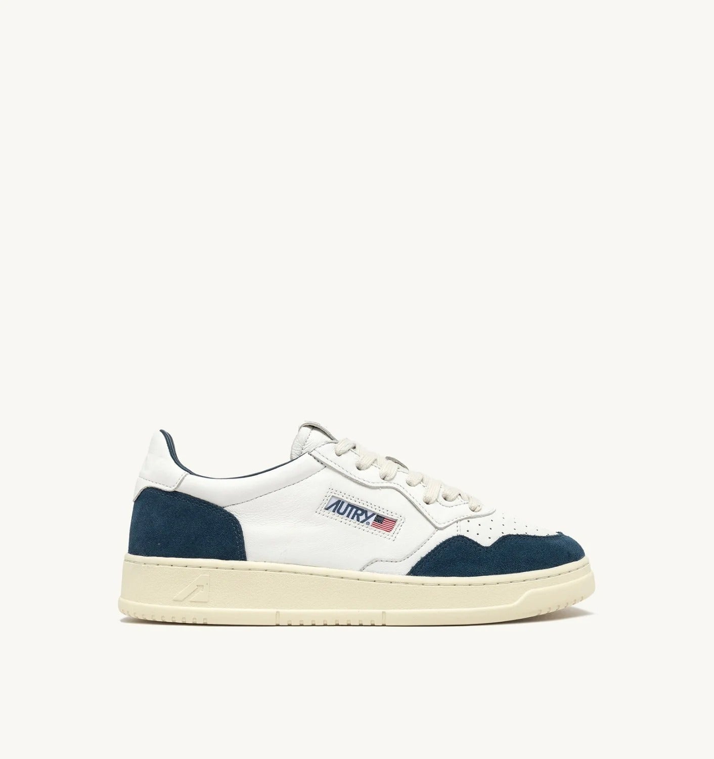 AUTRY - MEDALIST LOW SNEAKERS IN WHITE AND CAPRI LEATHER SUEDE (Men)