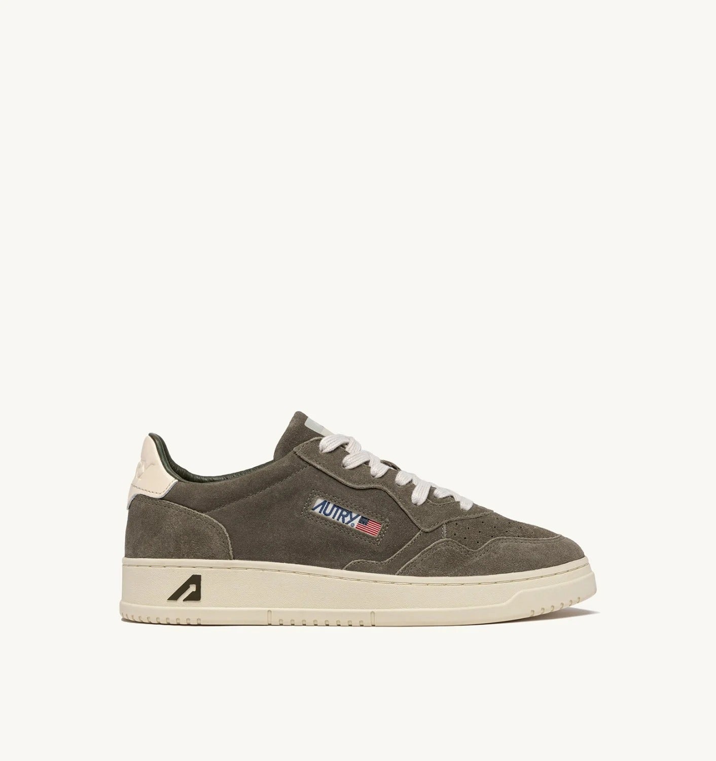 AUTRY - MEDALIST LOW SNEAKERS IN MISTLETOE AND OFF WHITE SUEDE (Women)