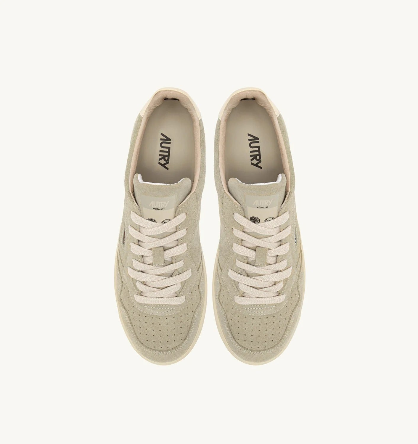 AUTRY - MEDALIST LOW SNEAKERS IN PAPYRUS AND OFF WHITE SUEDE (Women)