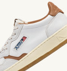 AUTRY - MEDALIST LOW LEATHER SNEAKER VK01 - VIRGIN/CRACK WHT/TANZ (MEN) - ASTOREHERE