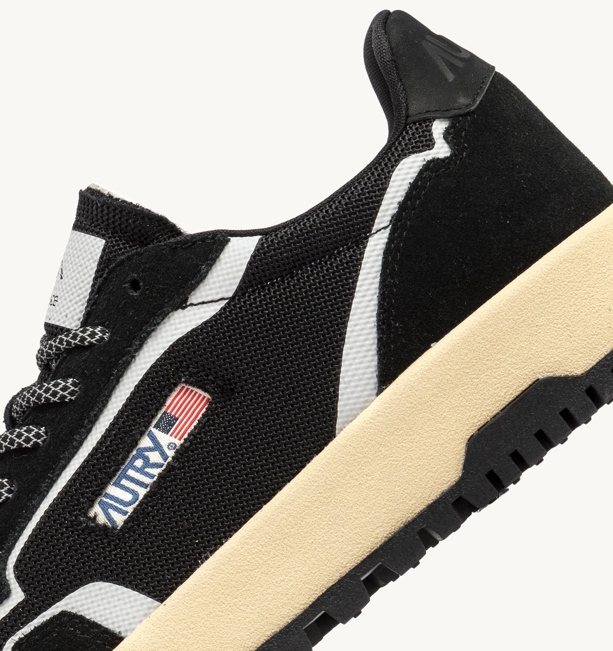 AUTRY - WILDPACE LOW SNEAKER AK06 - DRAGON/NABUK BLACK/BLACK (MEN) - ASTOREHERE